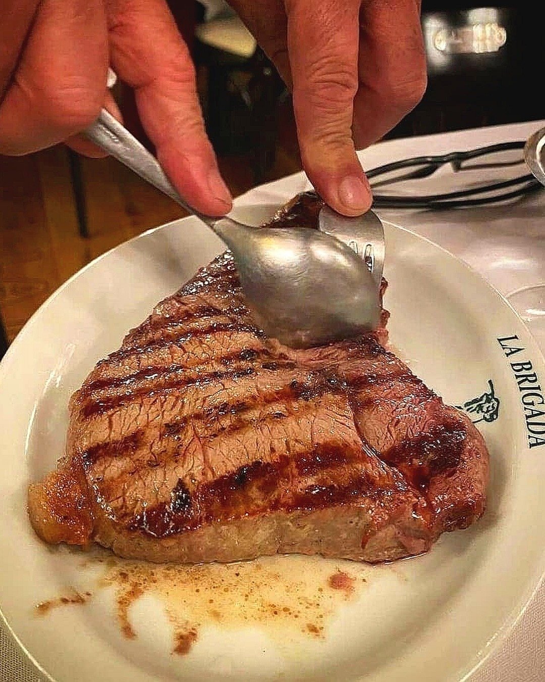 Carne premium a la parrilla en La Brigada San Isidro